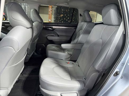 Used 2023 Toyota Highlander Limited AWD/4WD image 17