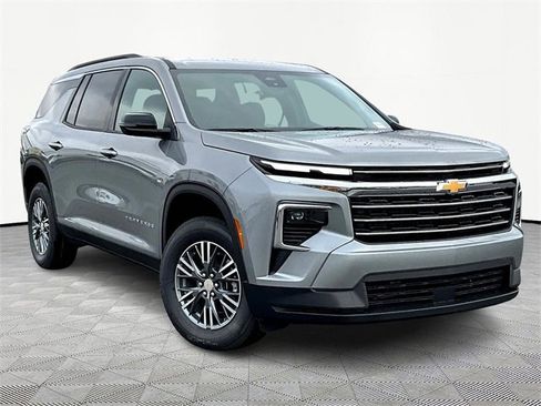 New 2026 Chevrolet Traverse LT image 1