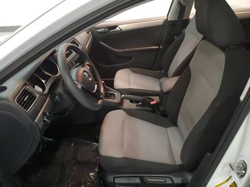 Used 2017 Volkswagen Jetta S w/ Jetta S Cold Weather Package FWD image 9