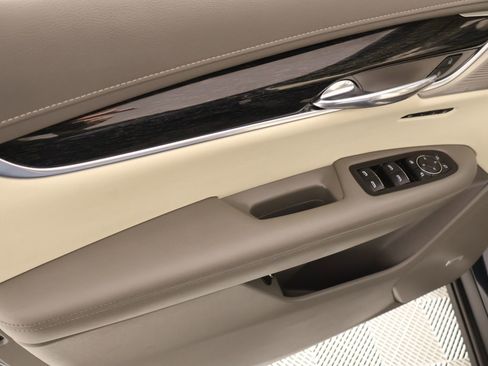 Used 2021 Cadillac XT6 Premium Luxury FWD image 18