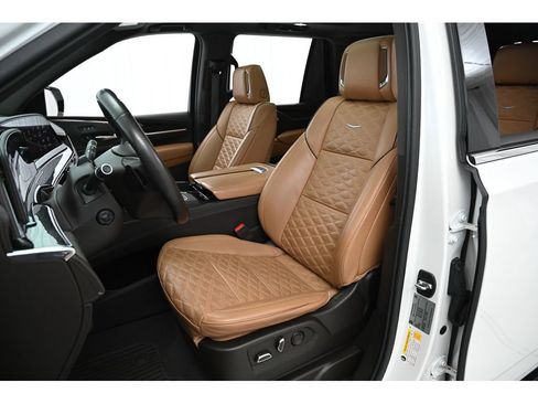 Used 2022 Cadillac Escalade Premium Luxury w/ Performance Package image 10