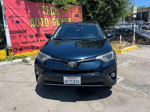 Used 2018 Toyota RAV4 XLE image 2