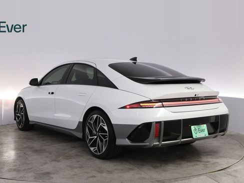 Used 2025 Hyundai Ioniq 6 SEL RWD image 17