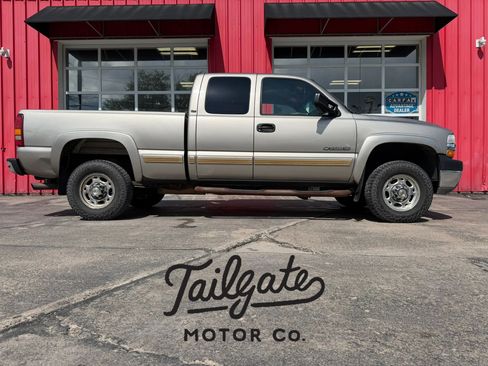 Used 2002 Chevrolet Silverado 2500 LT AWD/4WD image 1