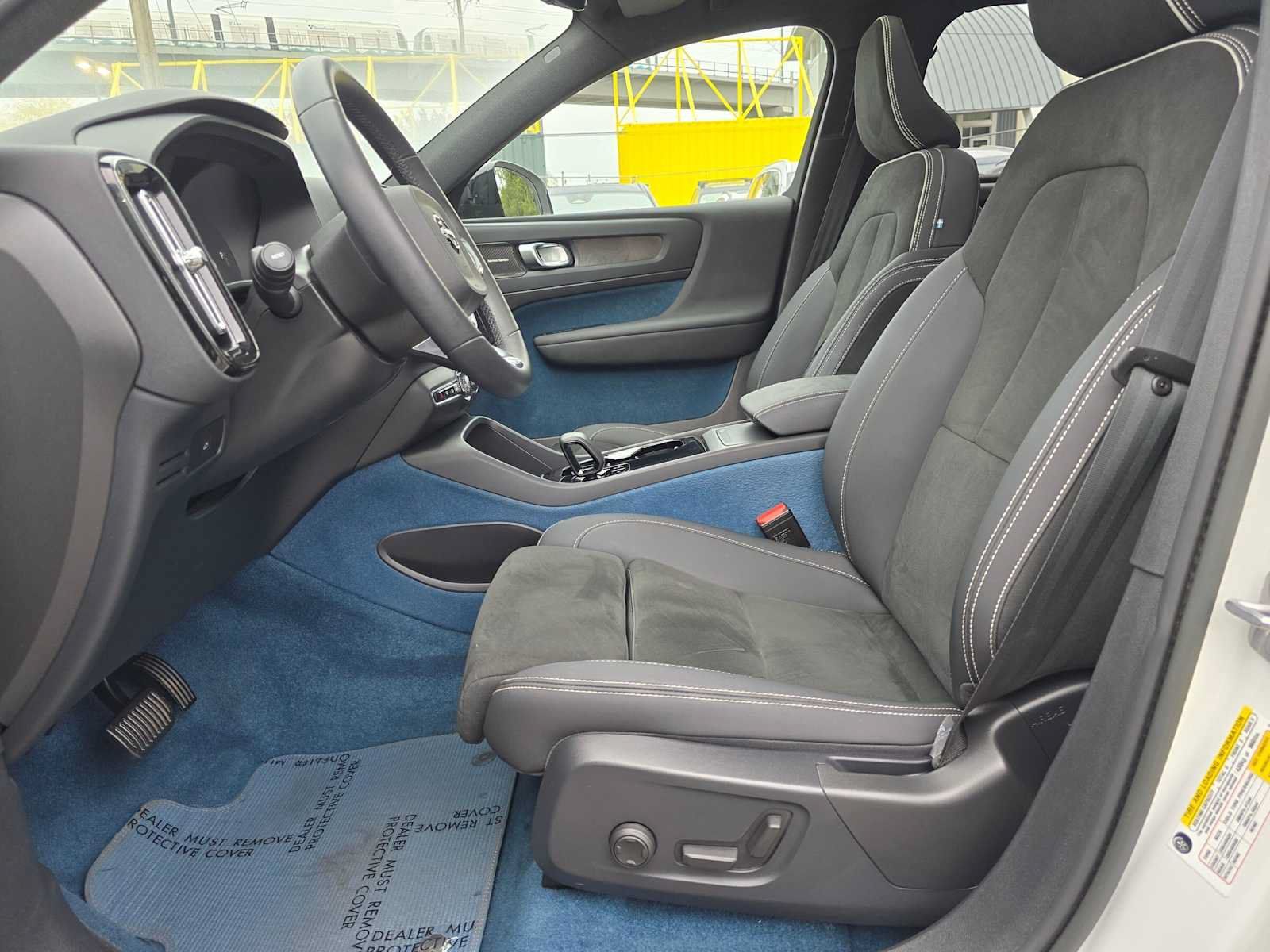 Used 2023 Volvo XC40 Recharge Ultimate AWD/4WD image 19