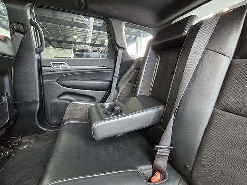 Used 2020 Jeep Grand Cherokee Altitude image 19