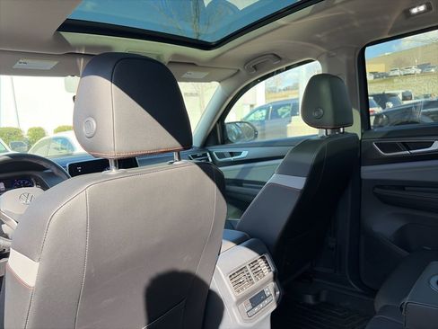 Used 2025 Volkswagen Atlas Peak Edition SE image 24