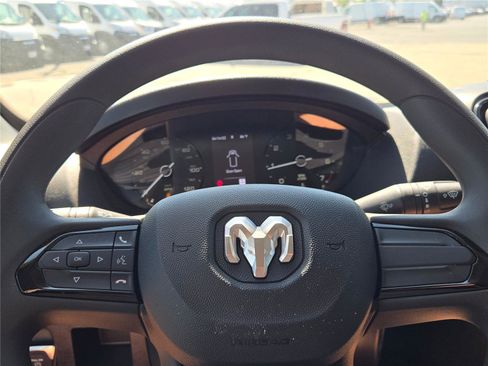 Used 2025 RAM ProMaster 2500 w/ Convenience Group image 31