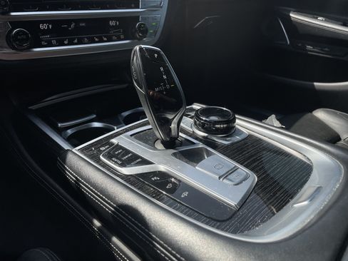 Used 2019 BMW 750i w/ Executive Package RWD image 17