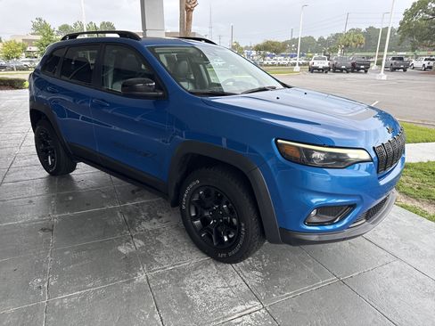 Used 2022 Jeep Cherokee Latitude w/ Sun & Sound Group AWD/4WD image 2