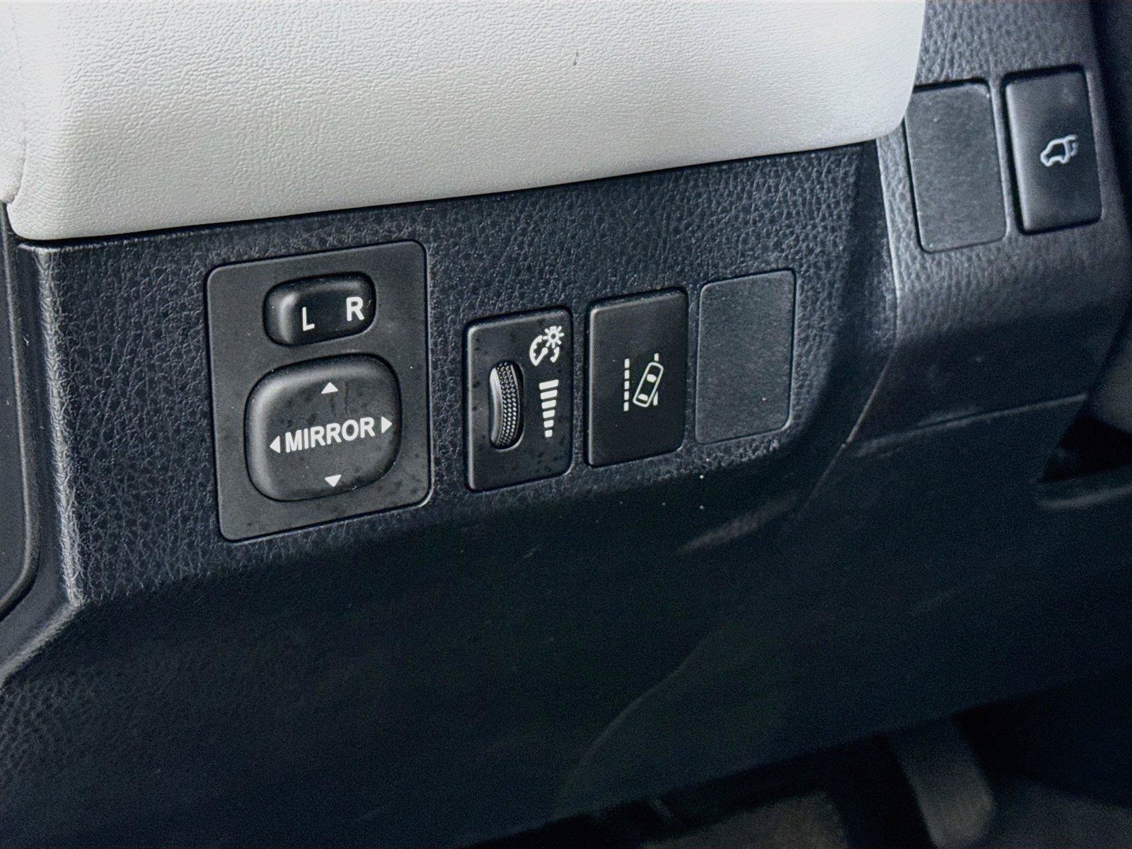 Used 2018 Toyota RAV4 XLE FWD image 14