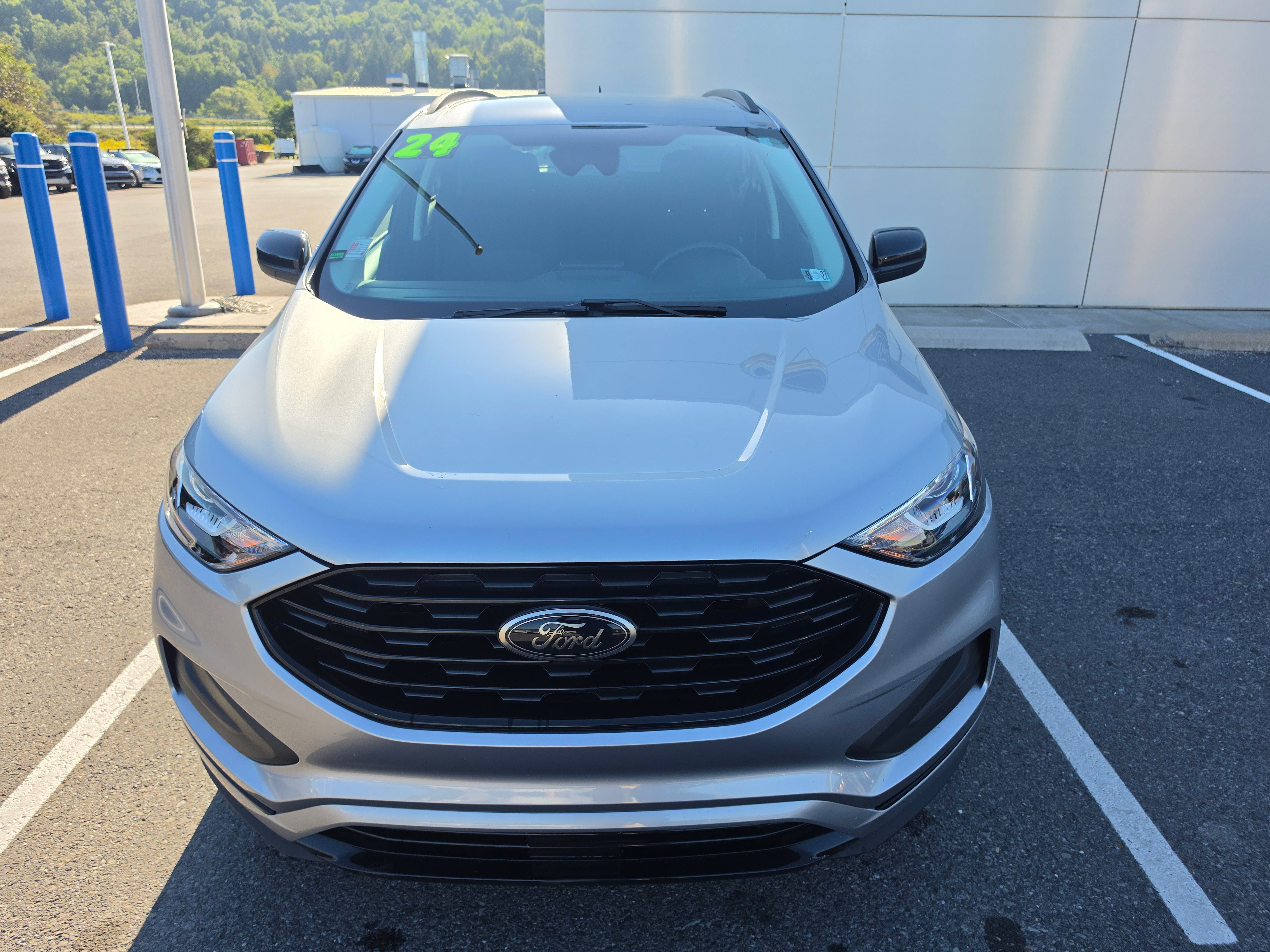 Used 2024 Ford Edge SE w/ Black Appearance Package AWD/4WD image 9