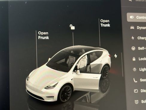 Used 2024 Tesla Model Y Long Range AWD/4WD image 48