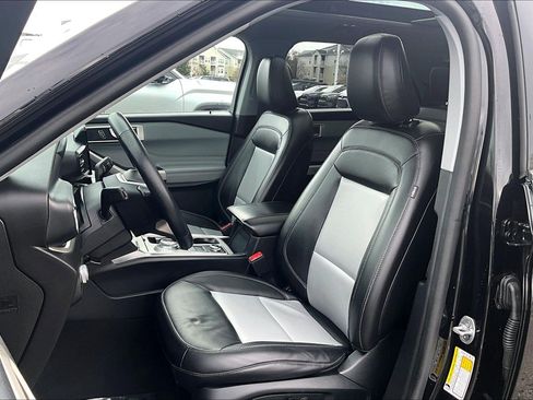 Used 2022 Ford Explorer XLT w/ Equipment Group 202A image 23