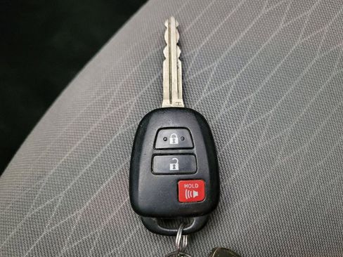 Used 2017 Toyota Tacoma SR w/ SR Convenience Package image 32