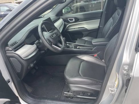 Used 2025 Jeep Compass Limited AWD/4WD image 14