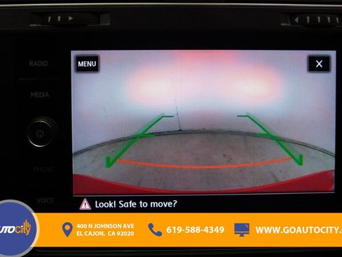 Used 2018 Volkswagen Golf S image 11