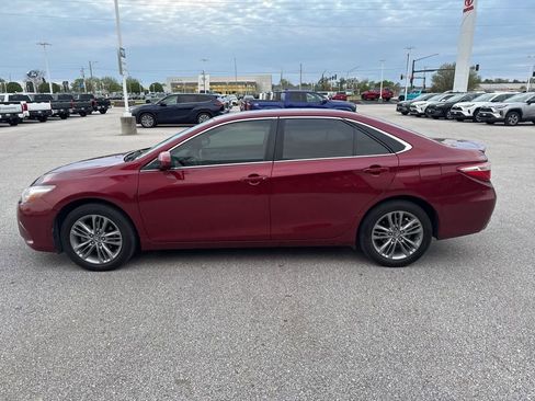 Used 2017 Toyota Camry SE FWD image 1