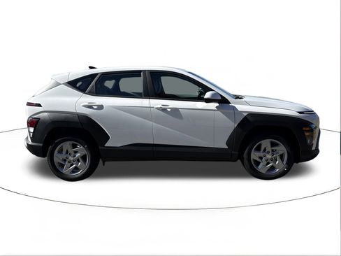 New 2026 Hyundai Kona SE FWD image 2