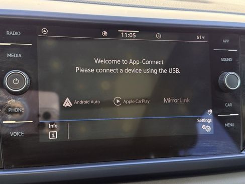 Used 2022 Volkswagen Taos SE image 9