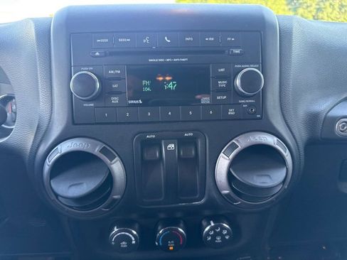 Used 2015 Jeep Wrangler Sport w/ Quick Order Package 24S AWD/4WD image 21