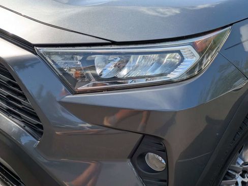Used 2019 Toyota RAV4 XLE Premium w/ Cold Weather Package FWD image 9