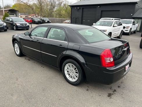 Used 2009 Chrysler 300 LX image 7