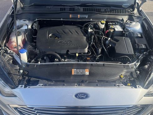 Used 2018 Ford Fusion SE w/ Fusion SE Technology Package image 10