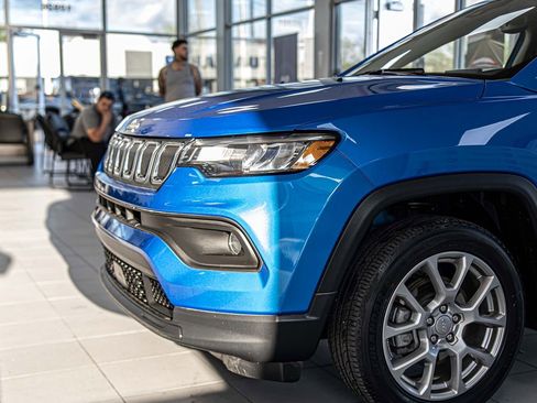 Used 2022 Jeep Compass Latitude AWD/4WD image 5