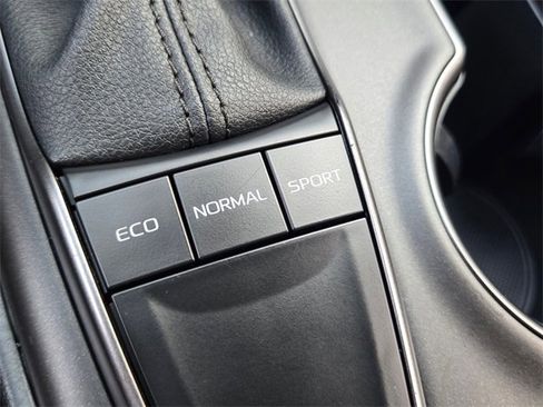 Used 2022 Toyota Camry SE image 28
