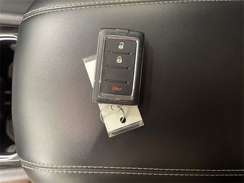 Used 2024 Jeep Grand Cherokee Laredo image 30