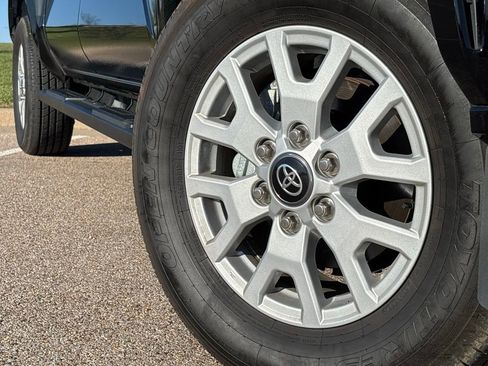 Used 2025 Toyota Tacoma SR image 2