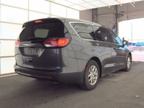 Used 2020 Chrysler Voyager LX FWD image 4