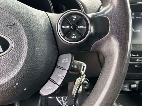 Used 2018 Kia Soul + FWD image 15
