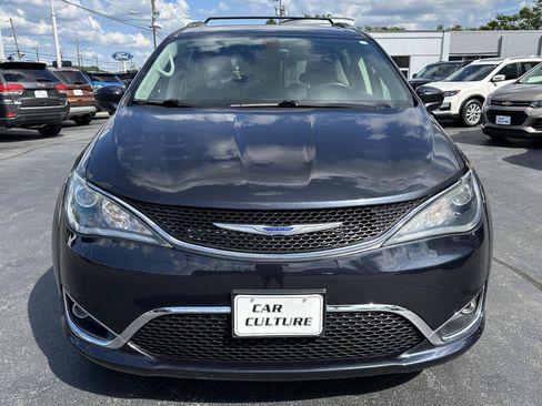 Used 2019 Chrysler Pacifica Touring-L FWD image 6