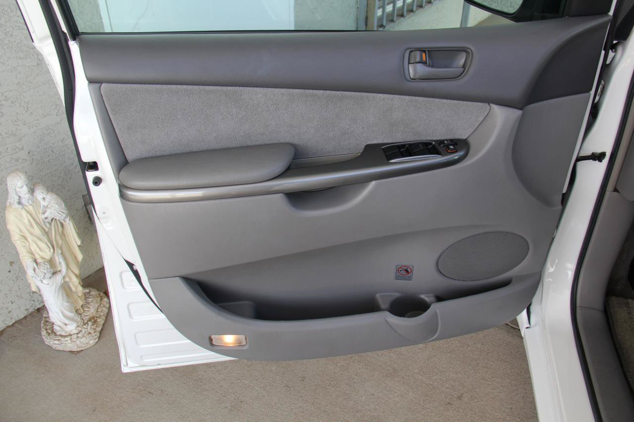 Used 2007 Toyota Sienna CE FWD image 18