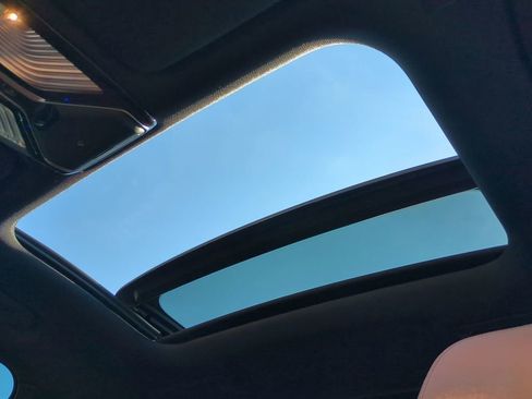 Used 2020 BMW 740i w/ M Sport Package image 19