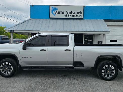Used 2021 Chevrolet Silverado 2500 Custom w/ Custom Value Package AWD/4WD image 1