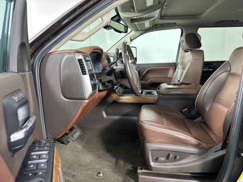 Used 2018 Chevrolet Silverado 2500 High Country w/ Duramax Plus Package image 11
