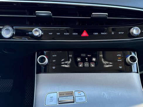 New 2026 Genesis GV70 2.5T Select image 9