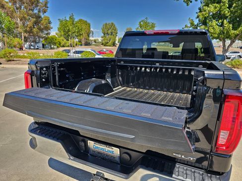 Used 2025 GMC Sierra 1500 SLT image 31