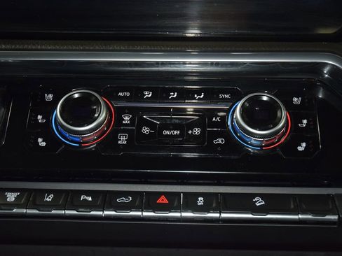 Used 2024 GMC Sierra 2500 Denali w/ Technology Package AWD/4WD image 35