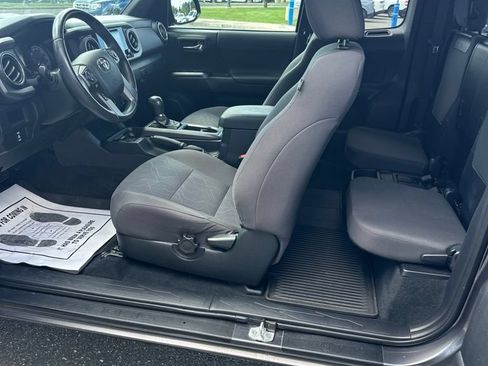 Used 2016 Toyota Tacoma TRD Sport w/ Towing Package AWD/4WD image 6