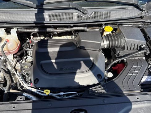 Used 2023 Chrysler Voyager LX FWD image 21