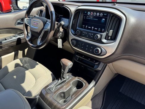 Used 2018 GMC Canyon SLE image 15