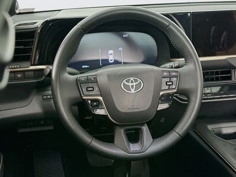 Used 2023 Toyota Crown w/ Carpet Mat Package (TMS) AWD/4WD image 17