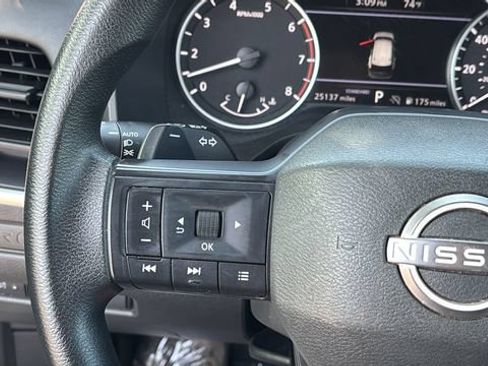 Used 2025 Nissan Rogue S FWD image 22