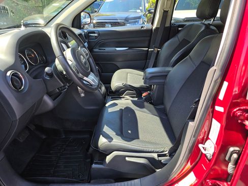 Used 2017 Jeep Compass Latitude FWD image 20