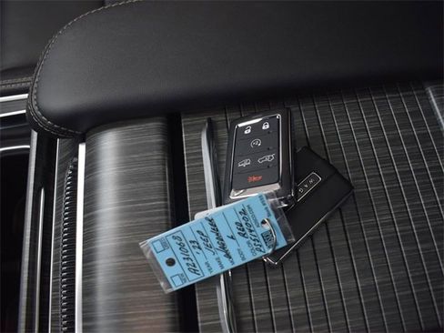 New 2023 Jeep Wagoneer L Series III w/ Premium Group I image 39