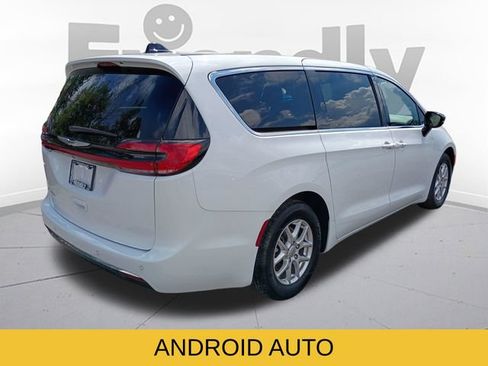 Used 2025 Chrysler Pacifica Select FWD image 5